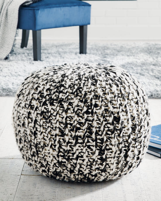 Latricia Pouf